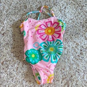 This is a super cute swimsuit!! Great for summer!